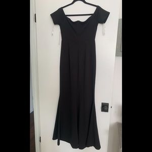 Blush Mark V-wire maxi dress in black - Size M NWT